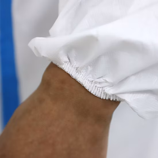 Combinaison imperméable à l'eau jetable de protection isolation globale robes vêtements de protection pour visiteur